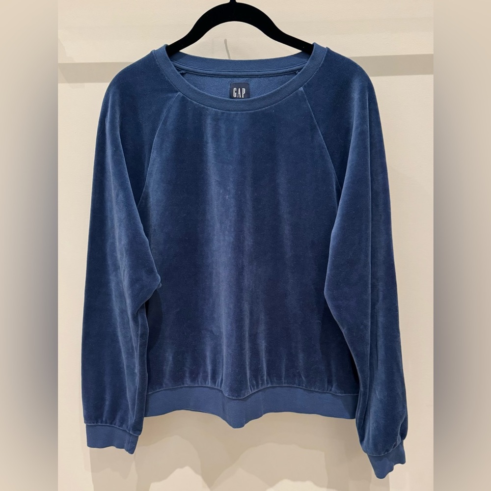 GAP long sleeved velour top